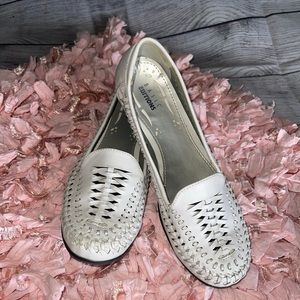 Basic Editions Ladies White Leather Slip On Size 7